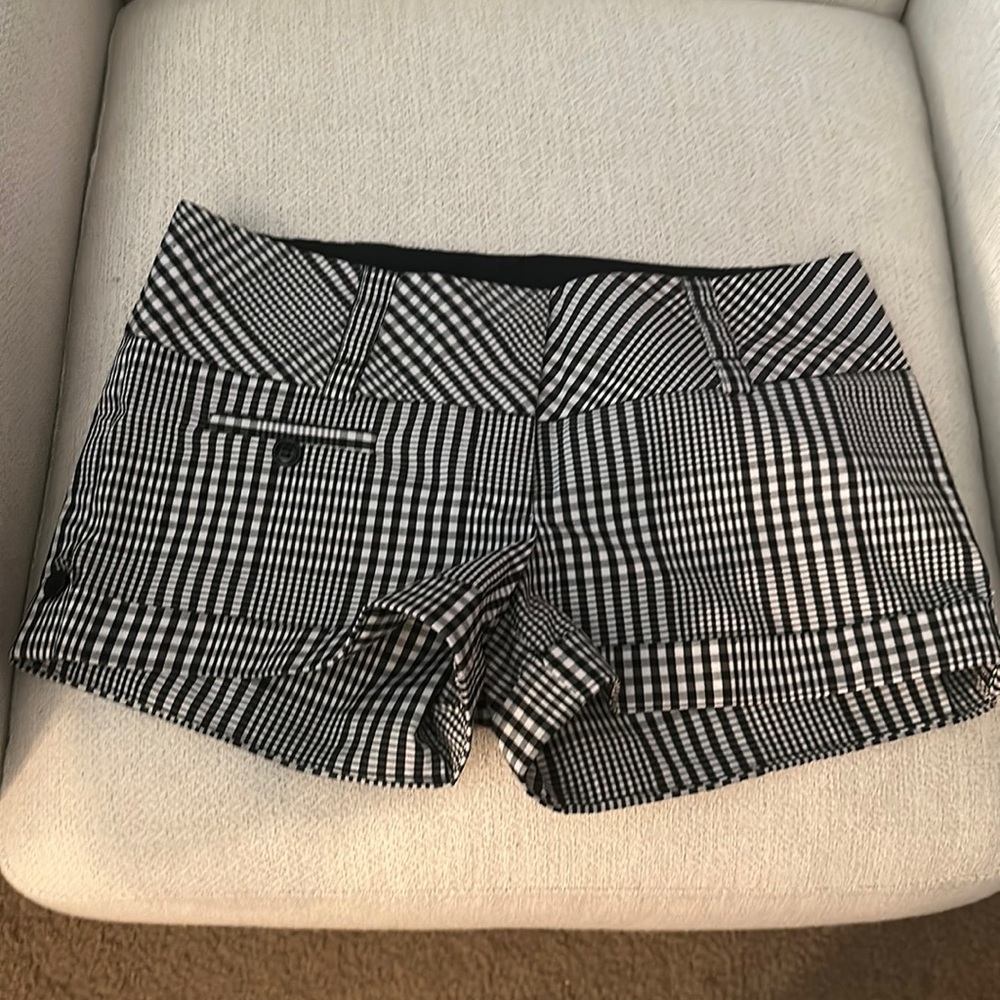 CHARLOTTE Russe Women's Black White Plaid Mini Shorts Size 5 Buttons and Pockets